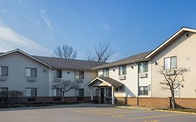 Super 8 By Wyndham Mentor/Cleveland Area